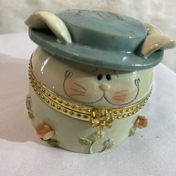 Vintage Trinket Box Approximately 2 1/2” Tall - Picture 8 of 8